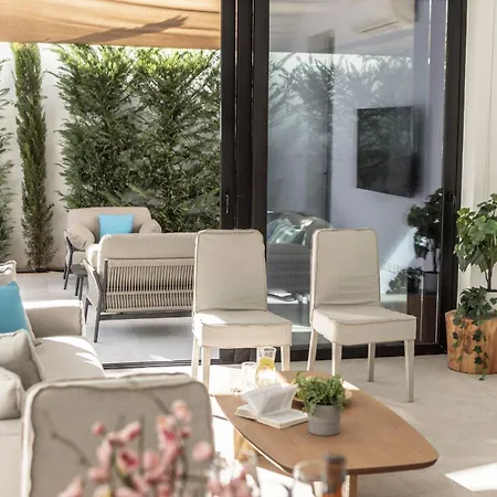 빌라 Periyiali Seaside 33 *